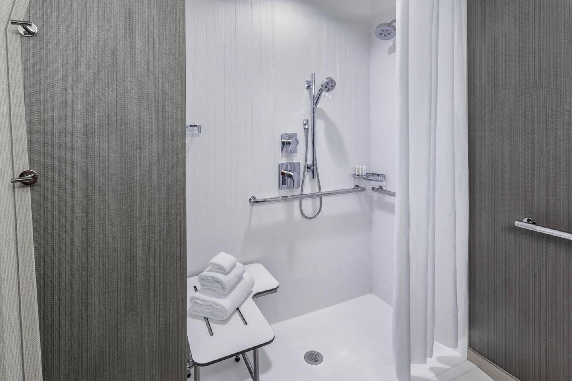 คอร์ตยาร์ด เวย์น แฟร์ฟิลด์ Hotel ภายนอก รูปภาพ